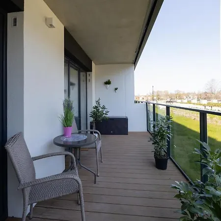 Red Bridge Apartmán *